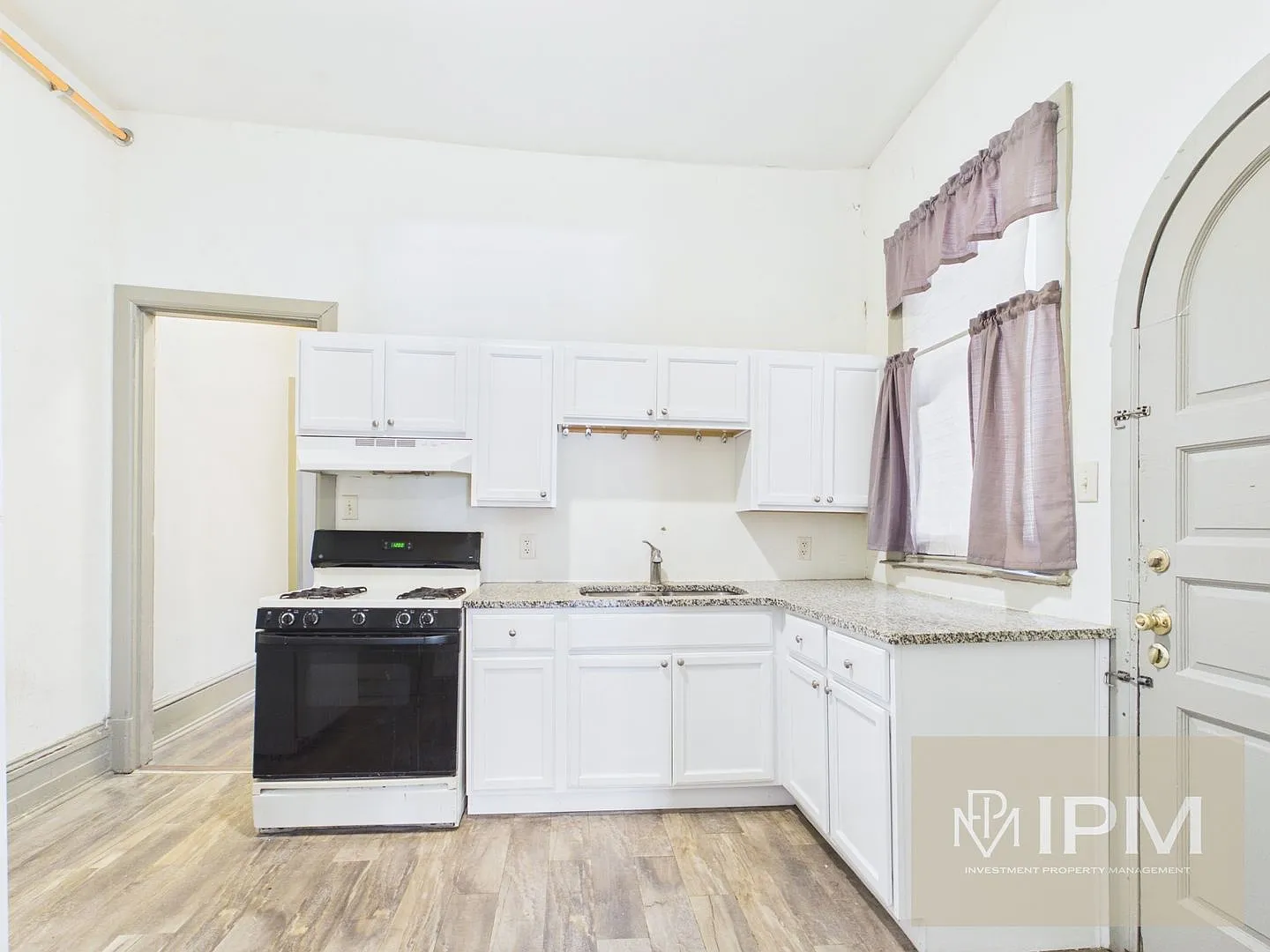 142 E Philadelphia St — Photo 1