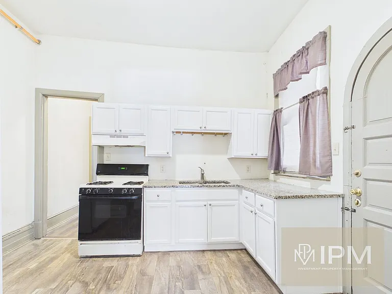 142 E Philadelphia St — Photo 5