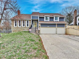 7607 Westgate St, Lenexa, KS 66216