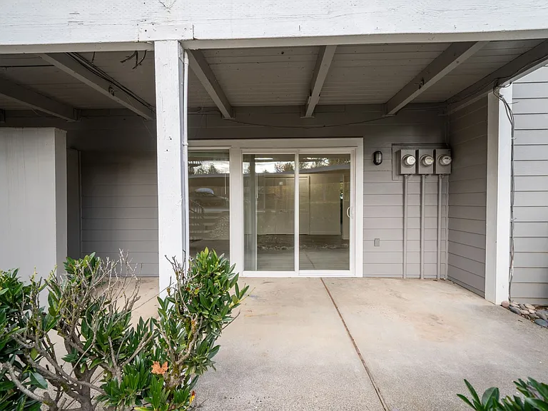 French Chateau Apartments — Photo 31