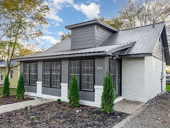 3rd image of 504 Hartsville Park