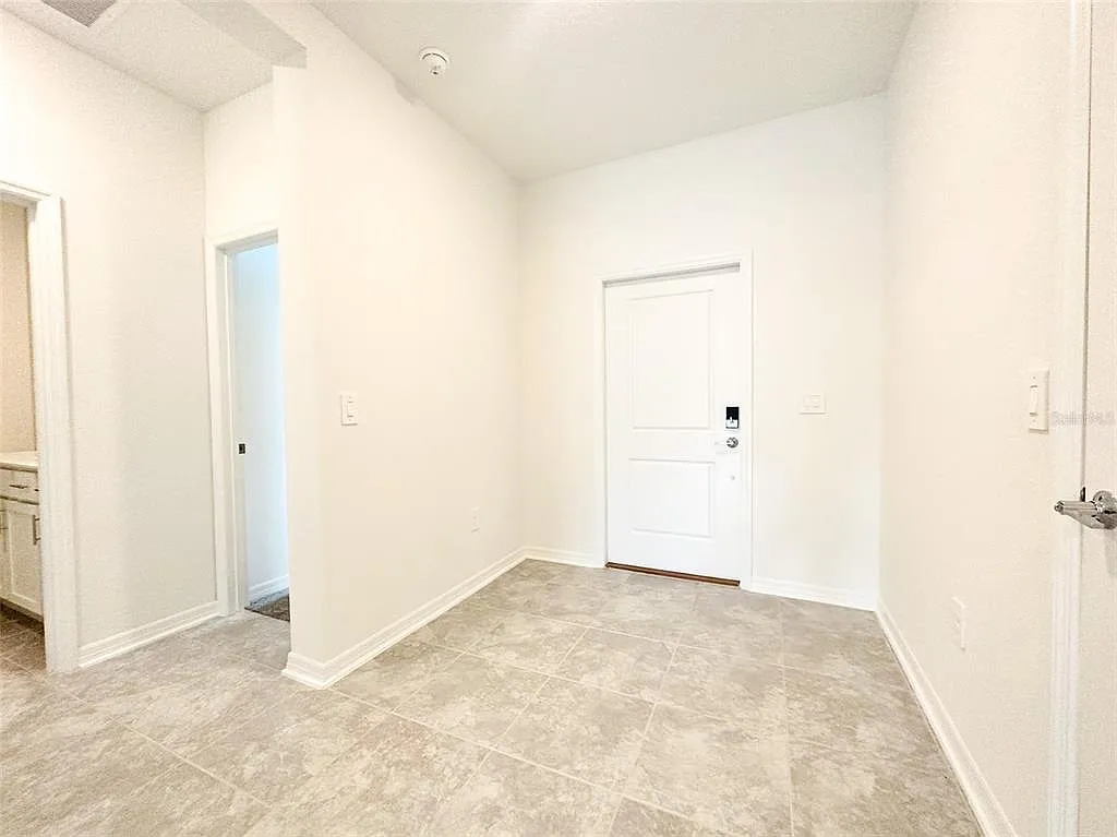 4 bed, 2.0 bath, 1843 sqft, $2,299 — Photo 3