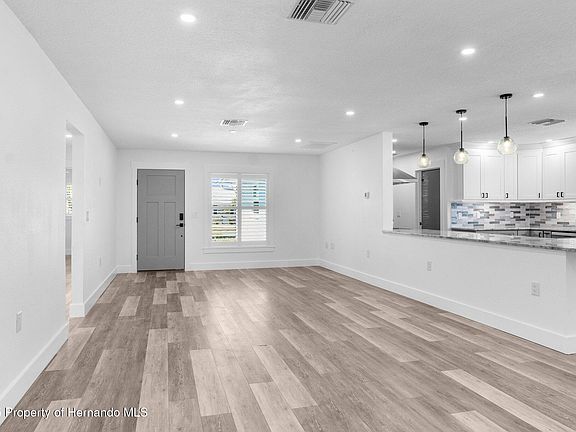 4th image of 4390 6th Isle Dr