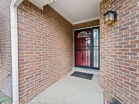 2nd image of 2946 Millers Pond Dr