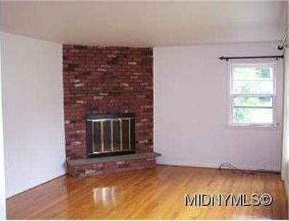 3rd image of 9522 Lois Ave