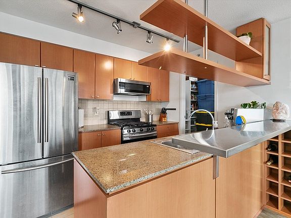 3rd image of 1495 Richards St #505