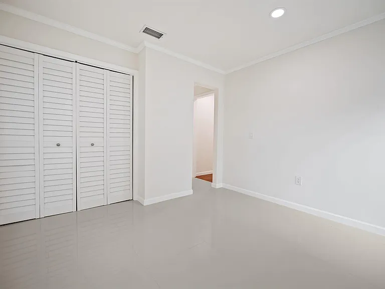 561 SW 168th Ter — Photo 12