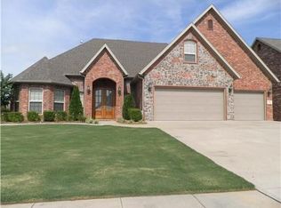 400 SE Hendrix St, Bentonville, AR 72712