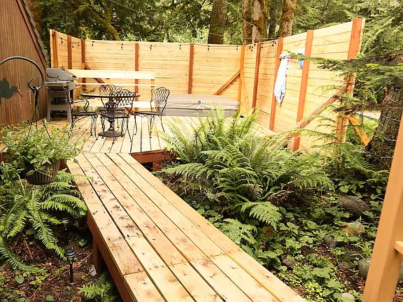 Rear deck and hot tub area