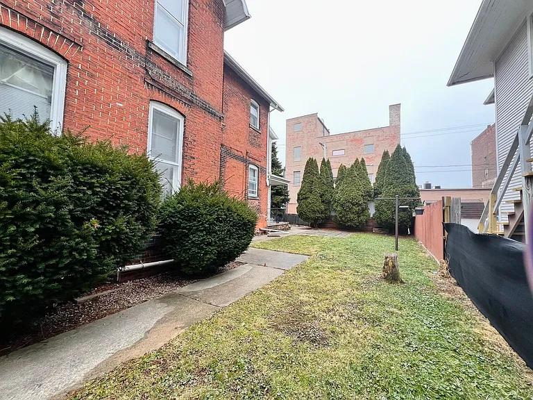 420 Platt St — Photo 12