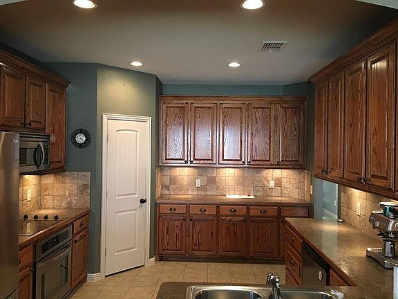 3rd image of 476 Commonwealth Dr