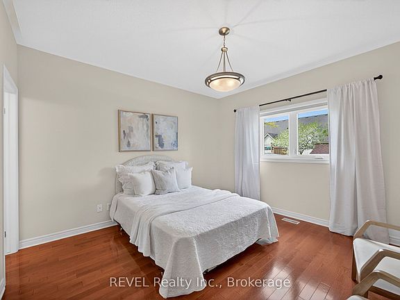 5th image of 30 Bianca Dr