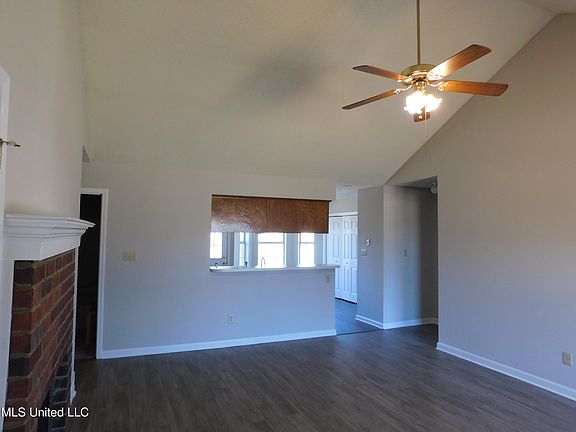 4th image of 7025 Foxhall Dr