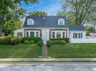 1110 17th St, Moline, IL 61265