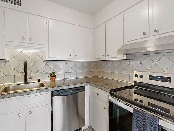 3rd image of 1558 15th St S #1558
