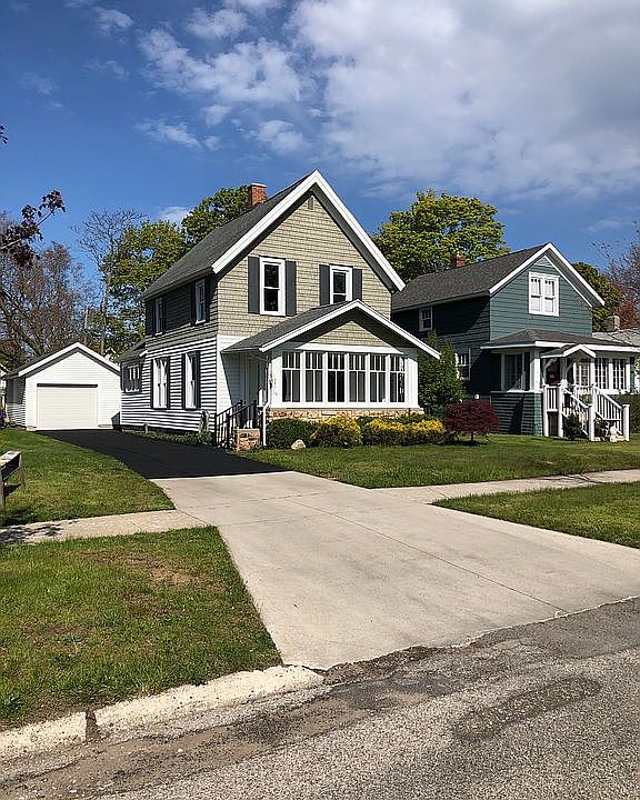 1st image of 301 1/2 Delia St