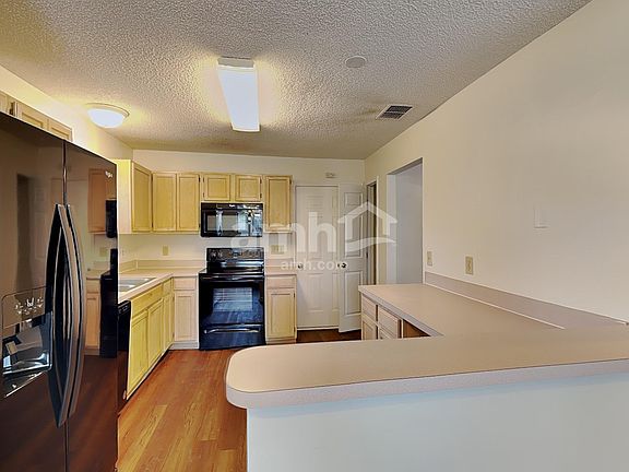 3rd image of 8016 Queensferry Ln