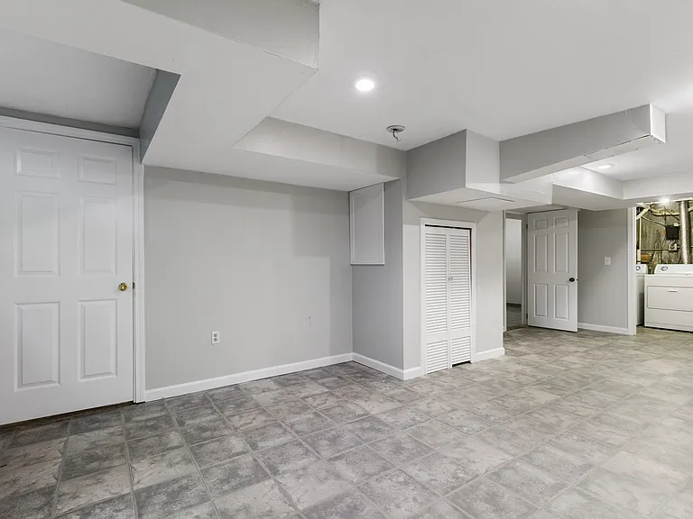 8 Locust Ln #4 — Photo 33