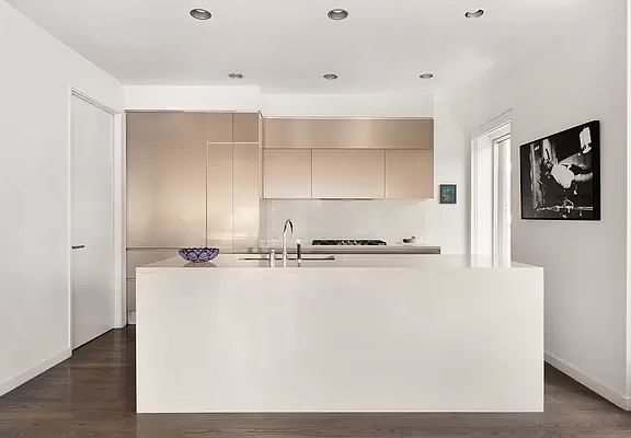 4th image of 136 Baxter St APT 5C