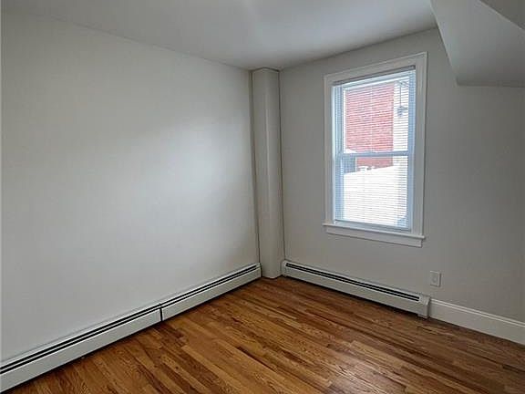 4th image of 90 Sutton St