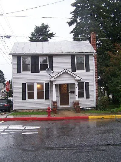 223 Linden Ave — Photo 1