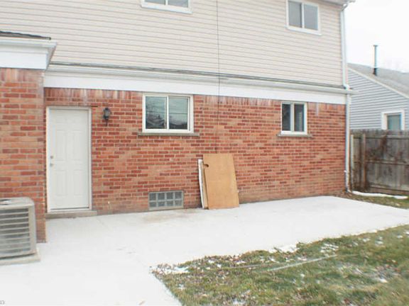 5th image of 23109 Detour St