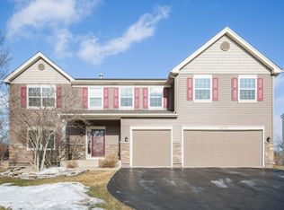 1011 Wheatland Dr, Crystal Lake, IL 60014