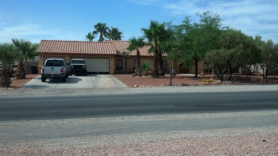 1st image of 8451 W Hammer Ln