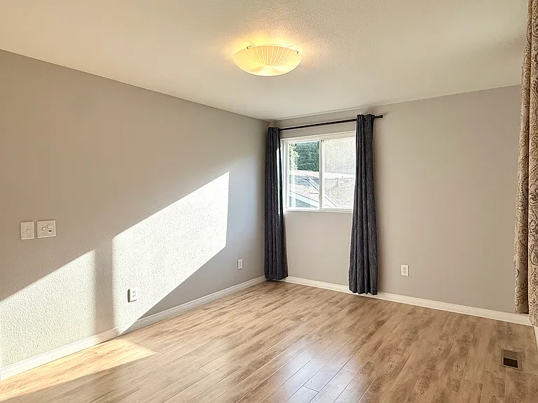 18913 SE 44th Pl — Photo 19