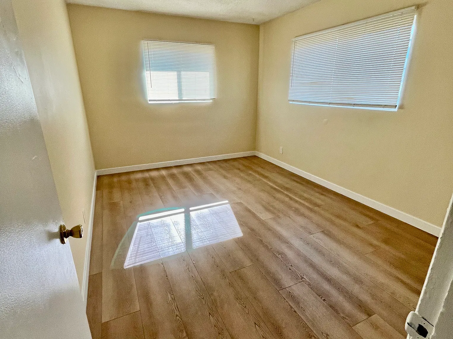 2 bed, 750 sqft, $2,300 — Photo 4