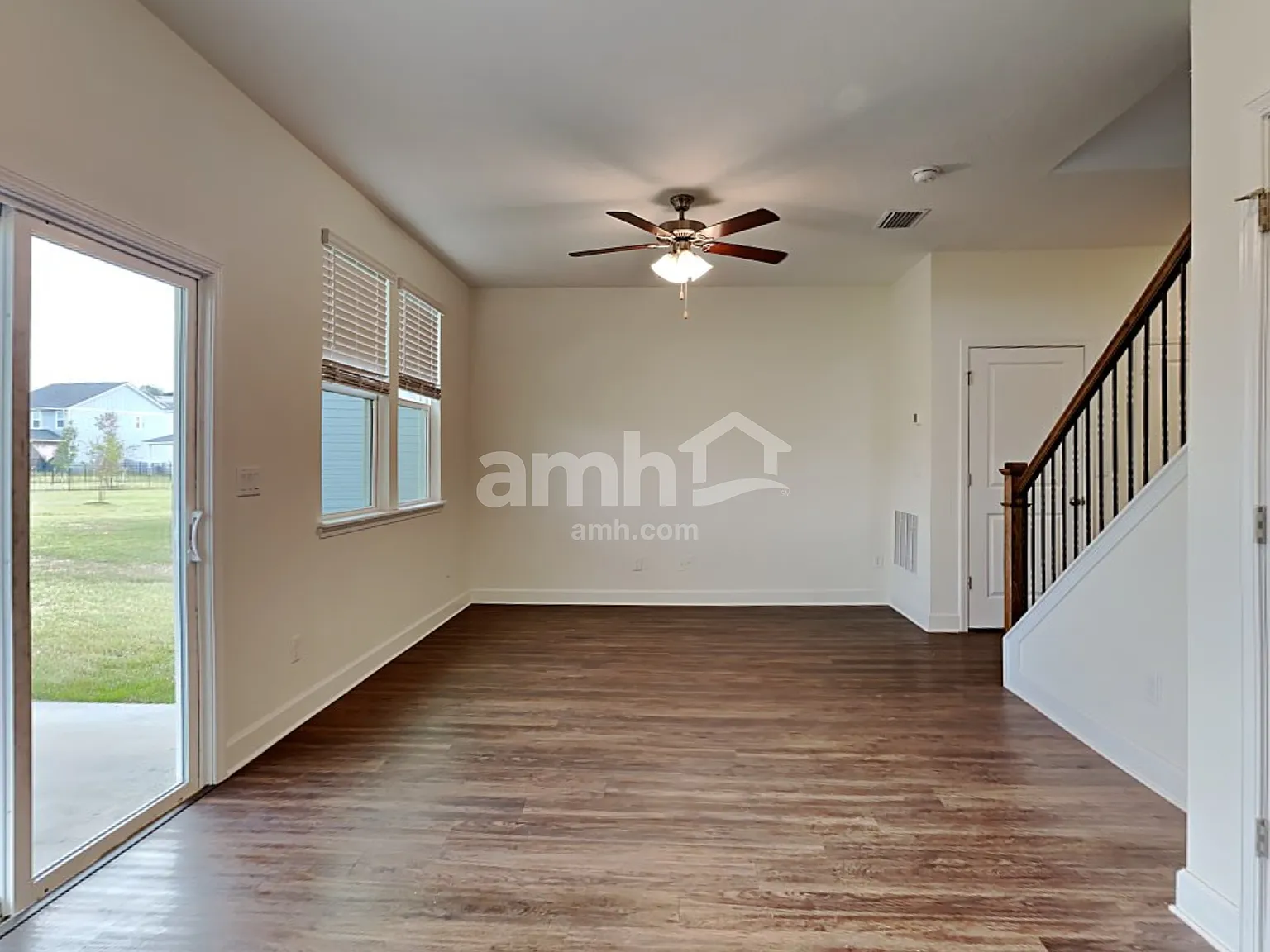 3 bed, 2.5 bath, 1420 sqft, $1,910 — Photo 4