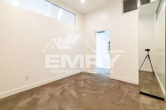 5655 E Beverly Blvd — Photo 12