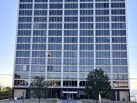 2nd image of 810 Matson Pl Unit 602