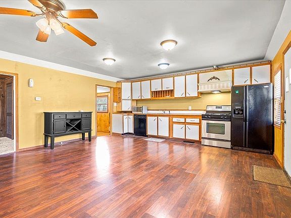 4th image of 1011 E Main St