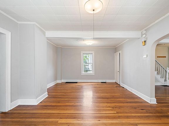 5th image of 68 Tompkins St
