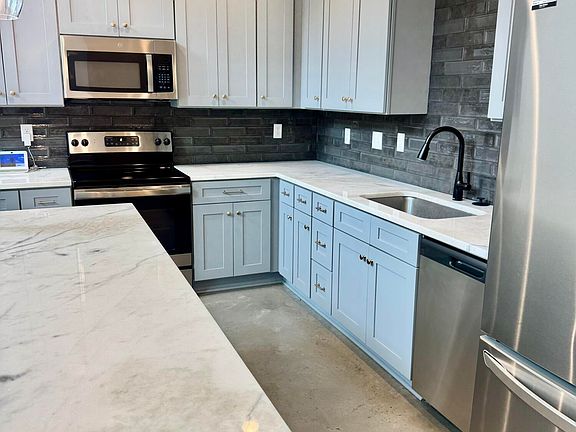 5th image of 512 Highland Oaks Ln