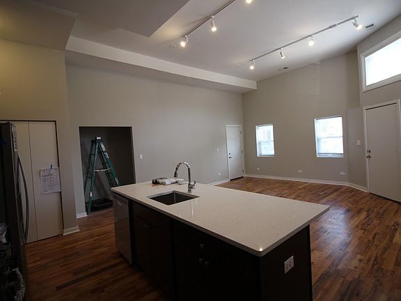 4th image of 3254 N Ravenswood Ave #2