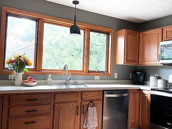 3rd image of 326 Silver Meadow Dr