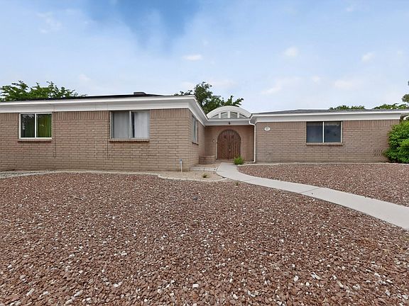 2nd image of 9817 Pitt Pl NE