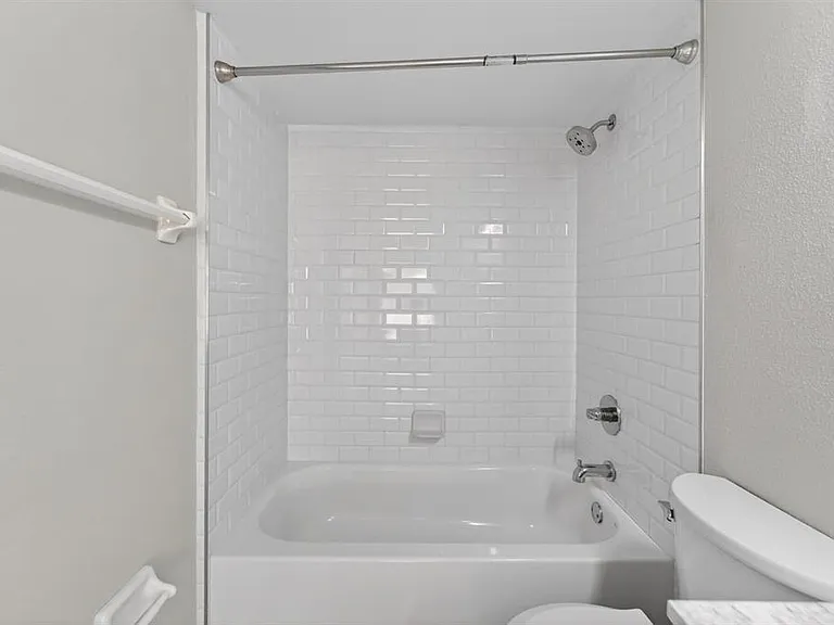 658 Green Valley Rd #B3 — Photo 35