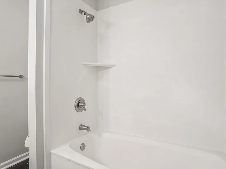 Hall tub/shower combo (cultured marble)
