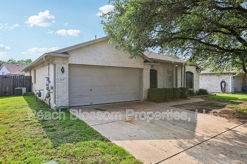 4 bed, 2.0 bath, 2208 sqft, $2,500 — Photo 3