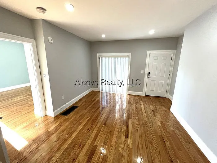 1 bed, 1.0 bath, 775 sqft, $3,575 — Photo 3