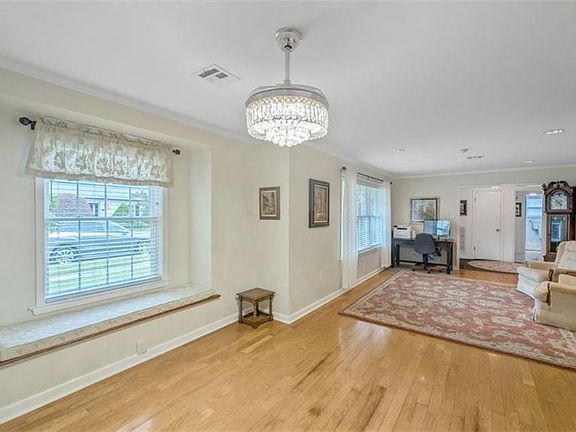4th image of 3424 Clifford Dr