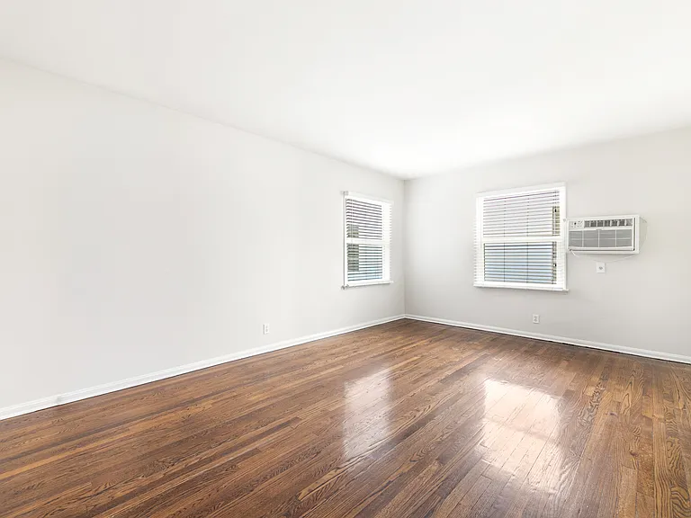 11218 Morrison St #6 — Photo 4