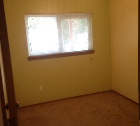 5th image of 2320 W Railroad Ave