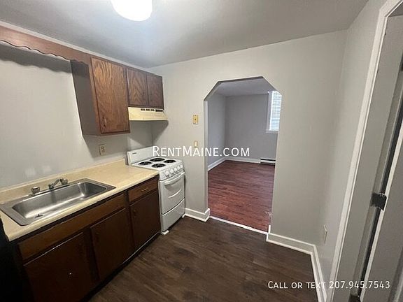 2nd image of 29 Chamberlain St #2