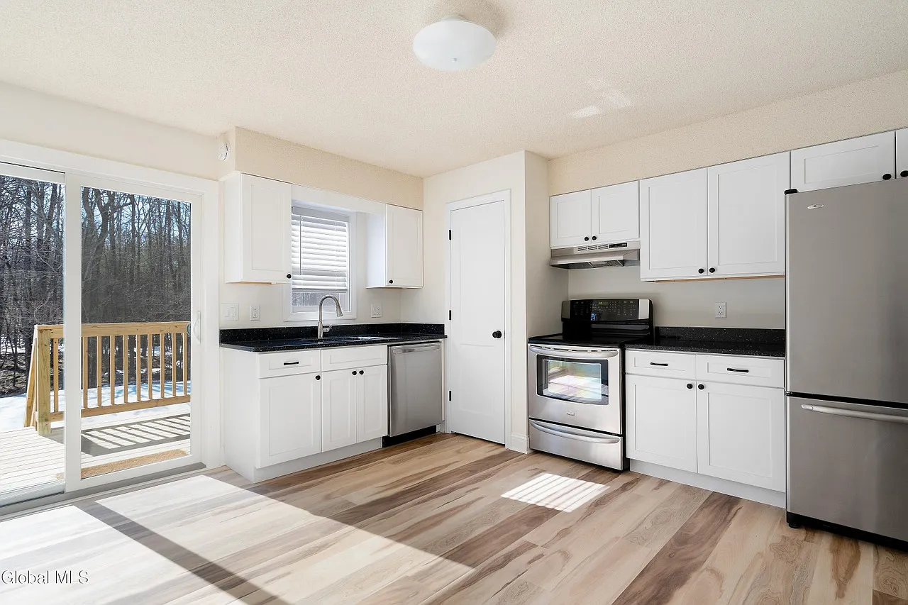 3 bed, 1232 sqft, $2,250 — Photo 1