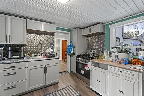 3 bed, 1400 sqft, $2,000 — Photo 2