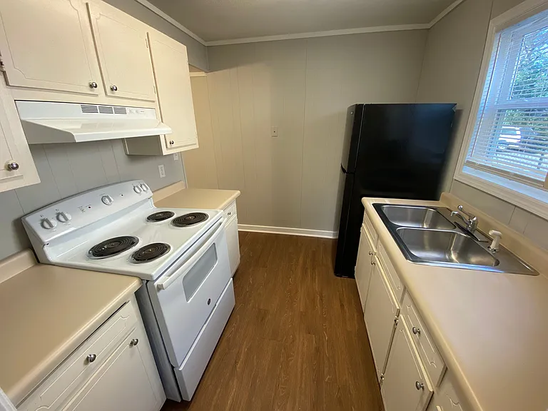 1122 W Hancock Ave #A — Photo 6